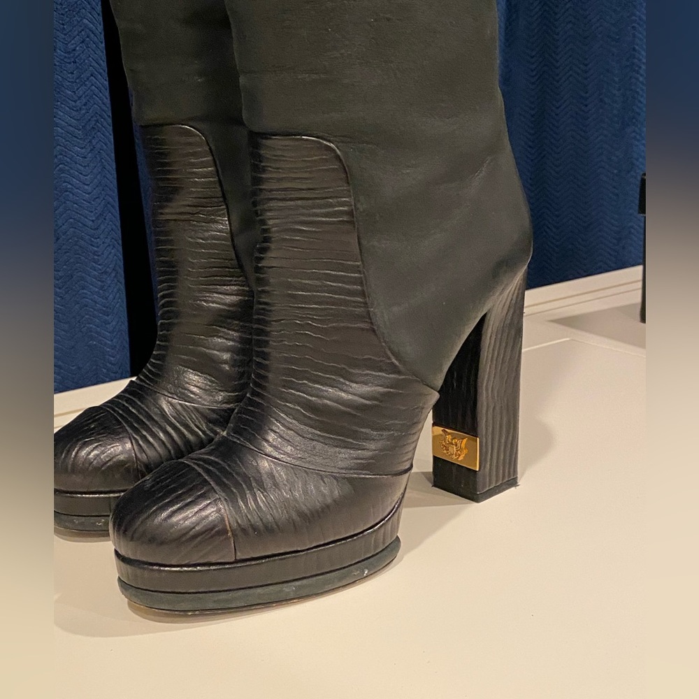 Chanel Tall Boot Heel Classic Black Gold High - Picture 7 of 10